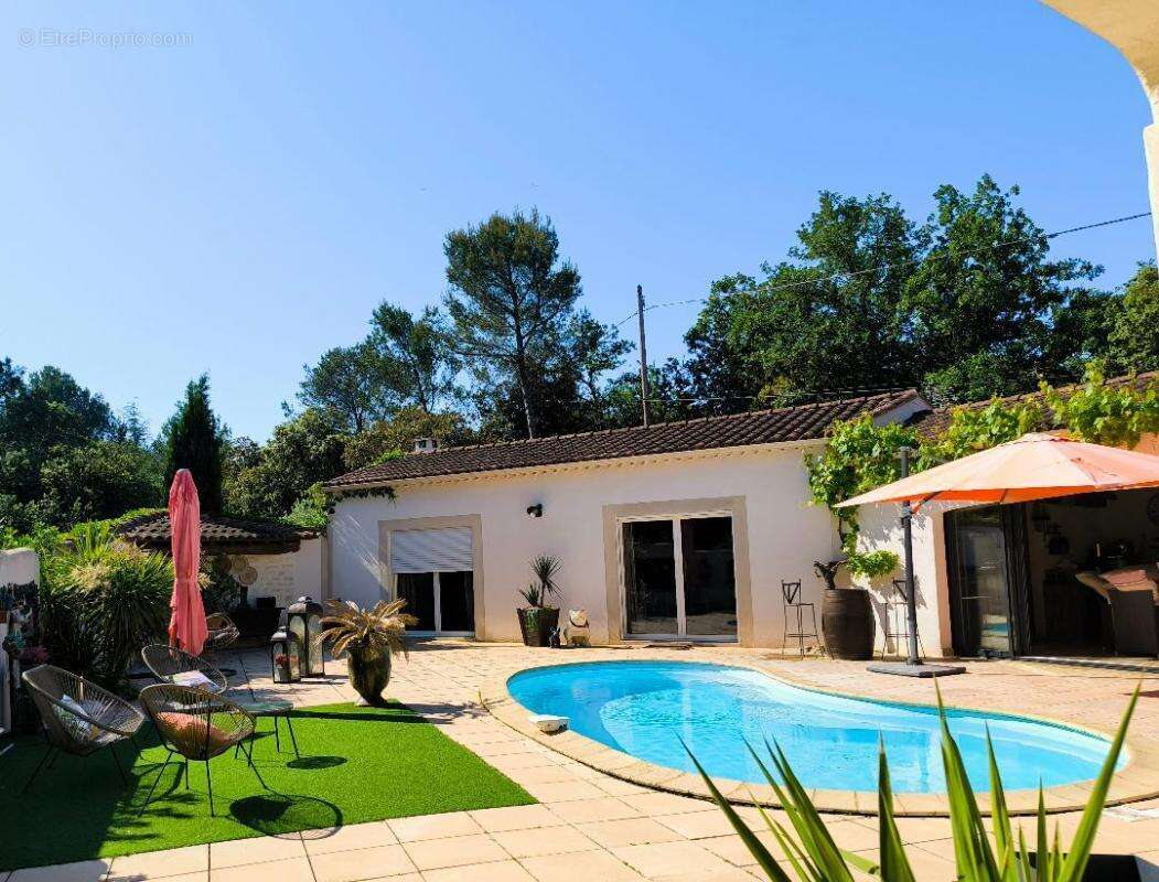 Maison à PERNES-LES-FONTAINES