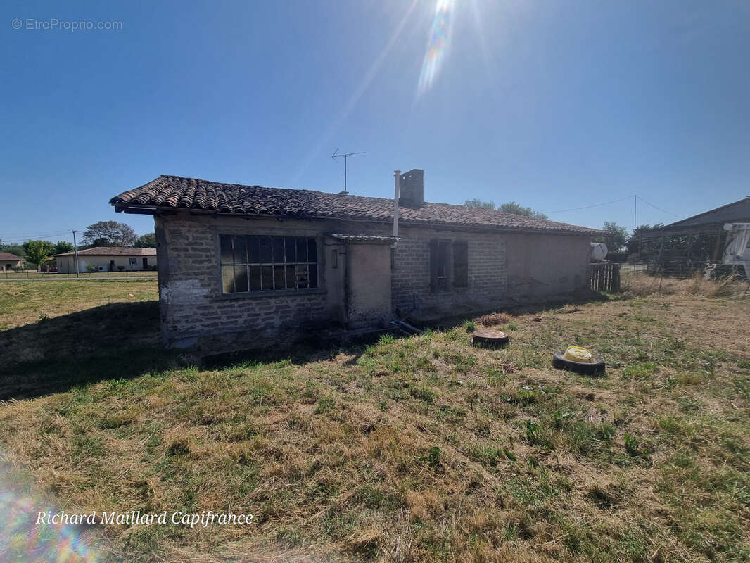Maison ancienne à rénover + terrain constructible 809 m² — Bressols - photo 3