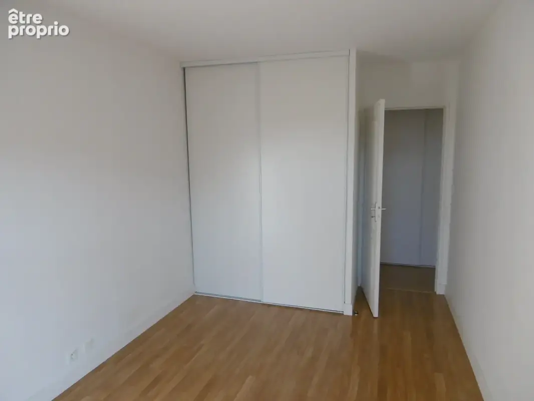 Saint denis en val - centre ville- dans residence  - f3 duplex avec jardin privatif - photo 11