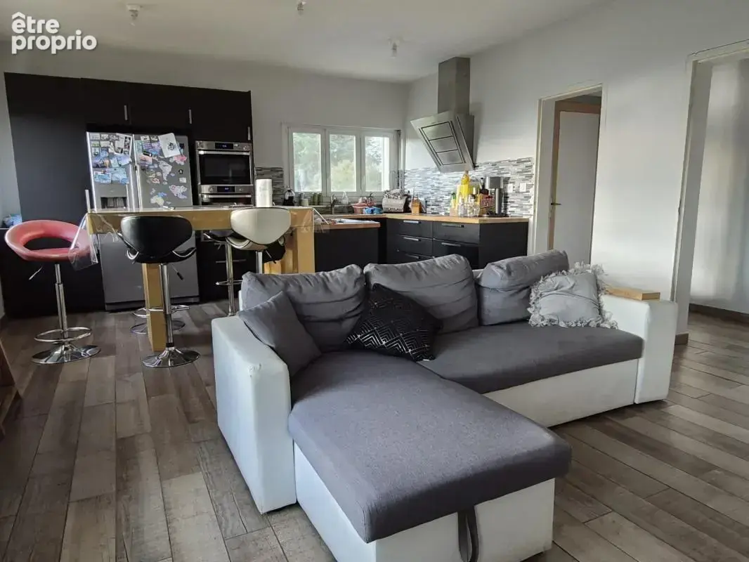 Maison T5 Rénovée – Piscine, Grand Terrain et proximité accès gare et autoroute - photo 2