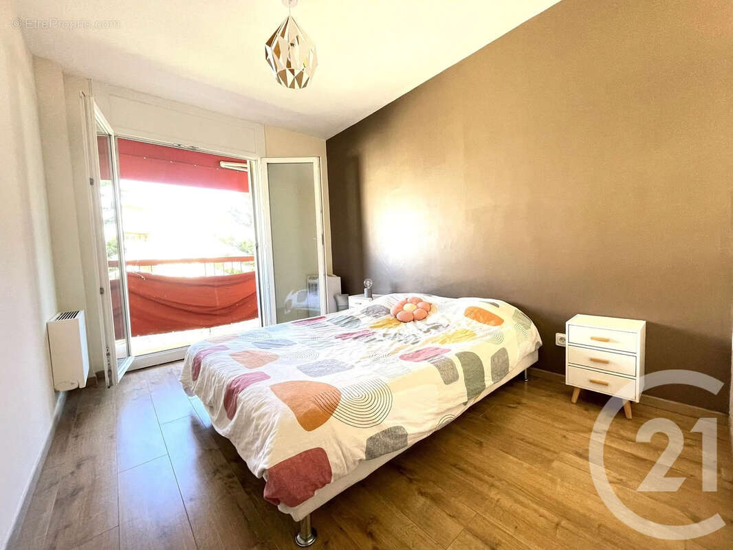 Appartement à SAINT-LAURENT-DU-VAR