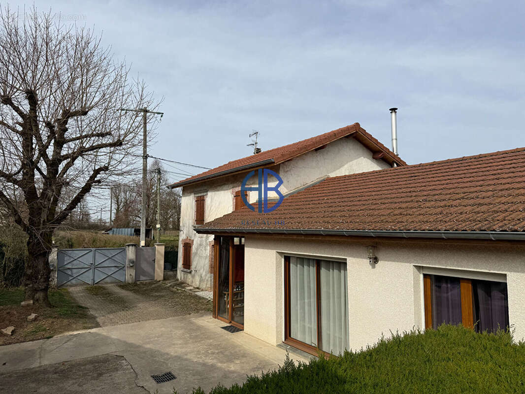 Maison à SAINT-SIMEON-DE-BRESSIEUX