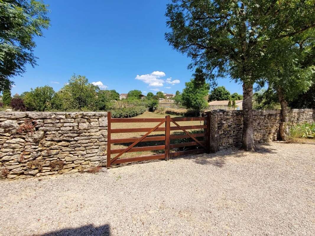Charmante propriété en pierre avec dépendance, sur plus de 2500 m² de terrain, à 20 minutes de Cahors - photo 22
