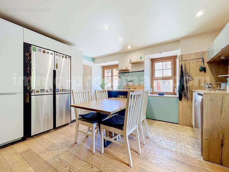 Maison_village_Fillinges_sejour_cuisine_chambre_terrasse_jardin_parking_ - Maison à FILLINGES