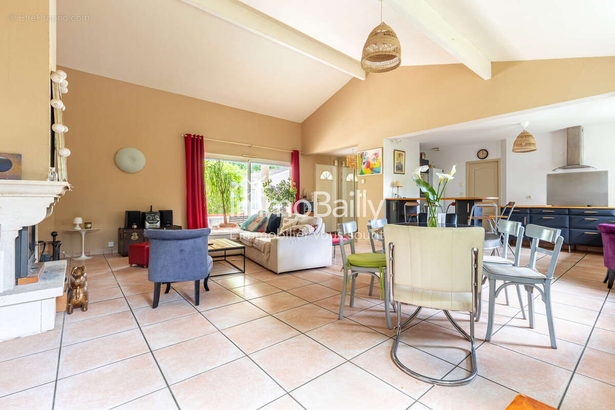 Maison à LEOGNAN