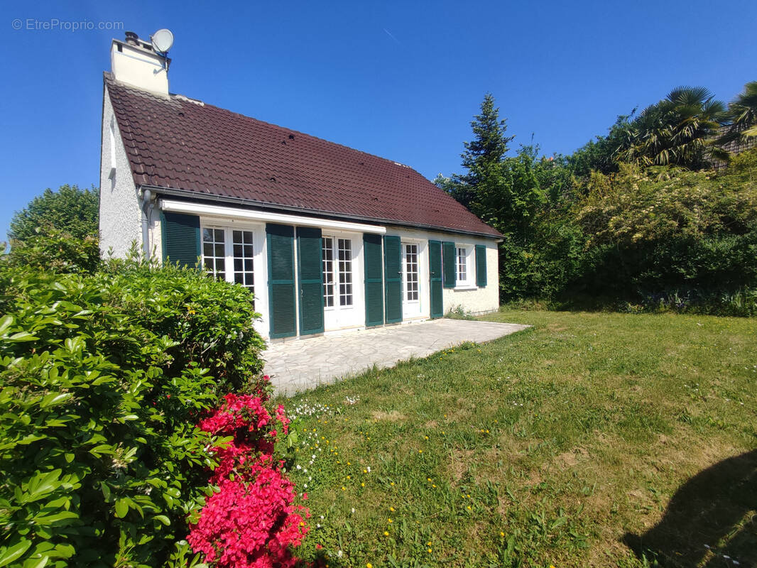 Maison à VAUX-LE-PENIL