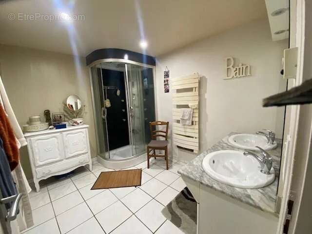 Maison à LA TOUR-D'AUVERGNE