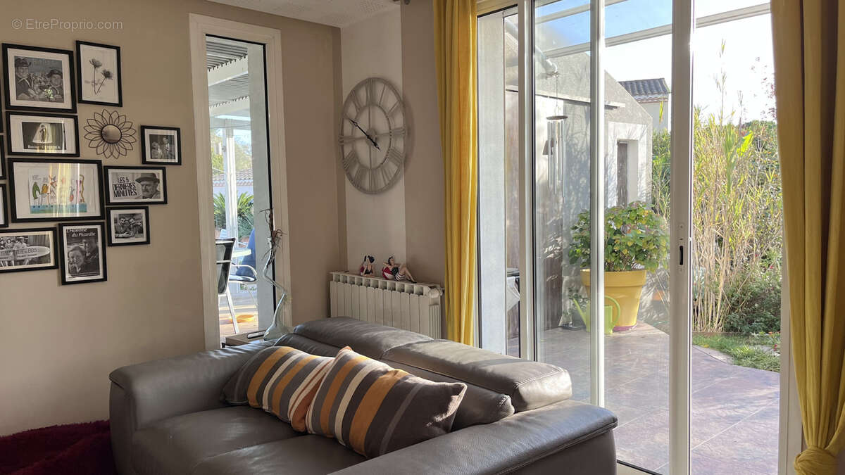 Maison à JONQUIERES-SAINT-VINCENT