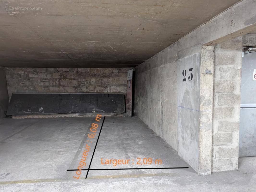 Parking à PARIS-11E