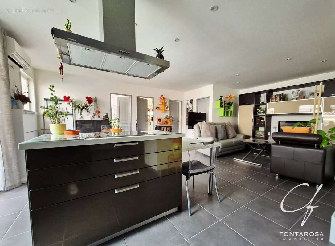 Maison à ROQUEBRUNE-SUR-ARGENS