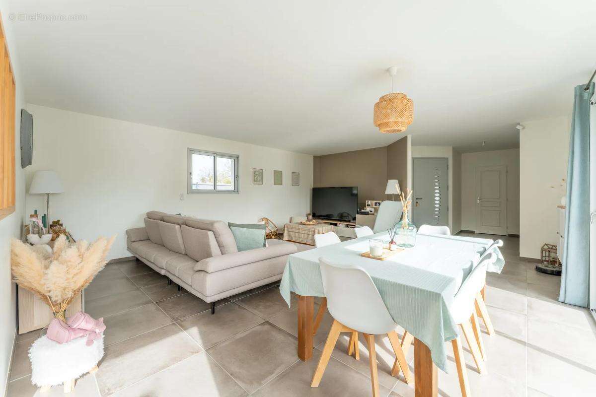 Maison à CAMBLANES-ET-MEYNAC