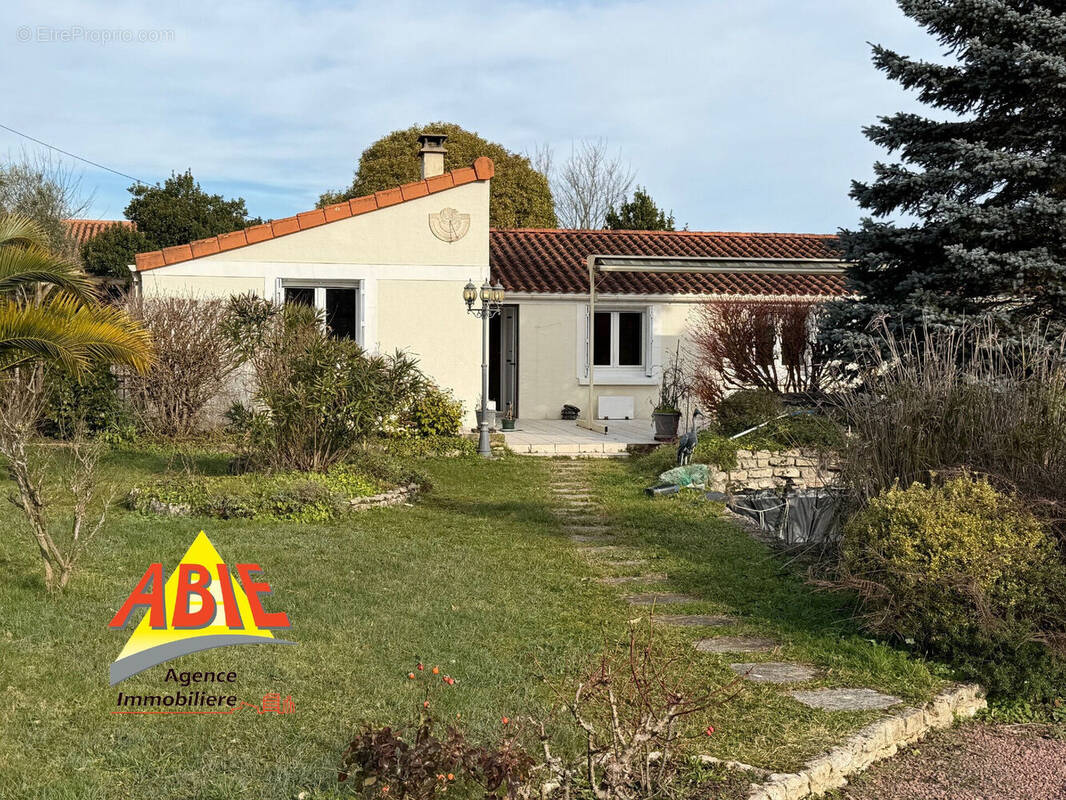 Photo 1 - Maison à BENET