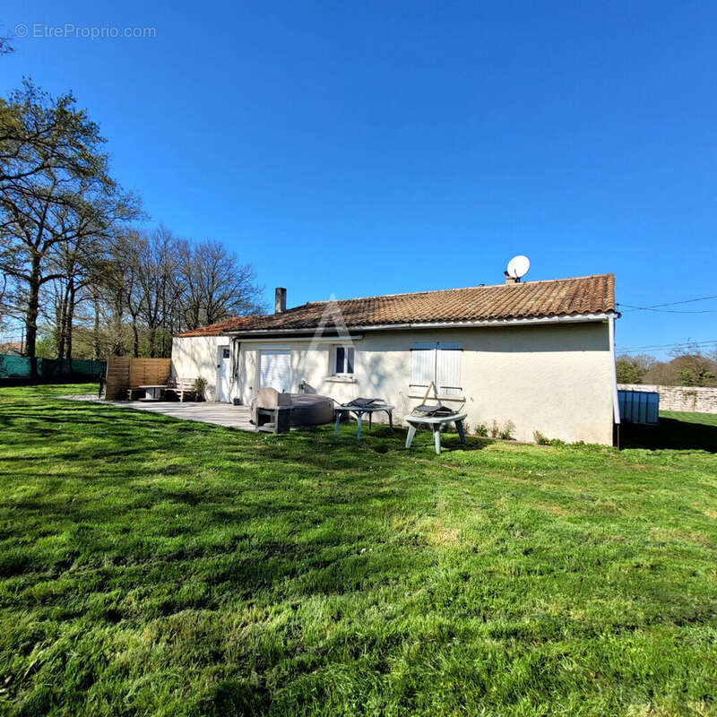 Maison à LA BOISSIERE-DES-LANDES