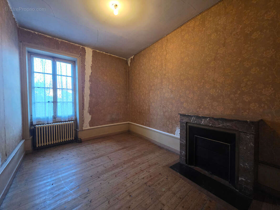 Maison à SAINT-GENIX-SUR-GUIERS