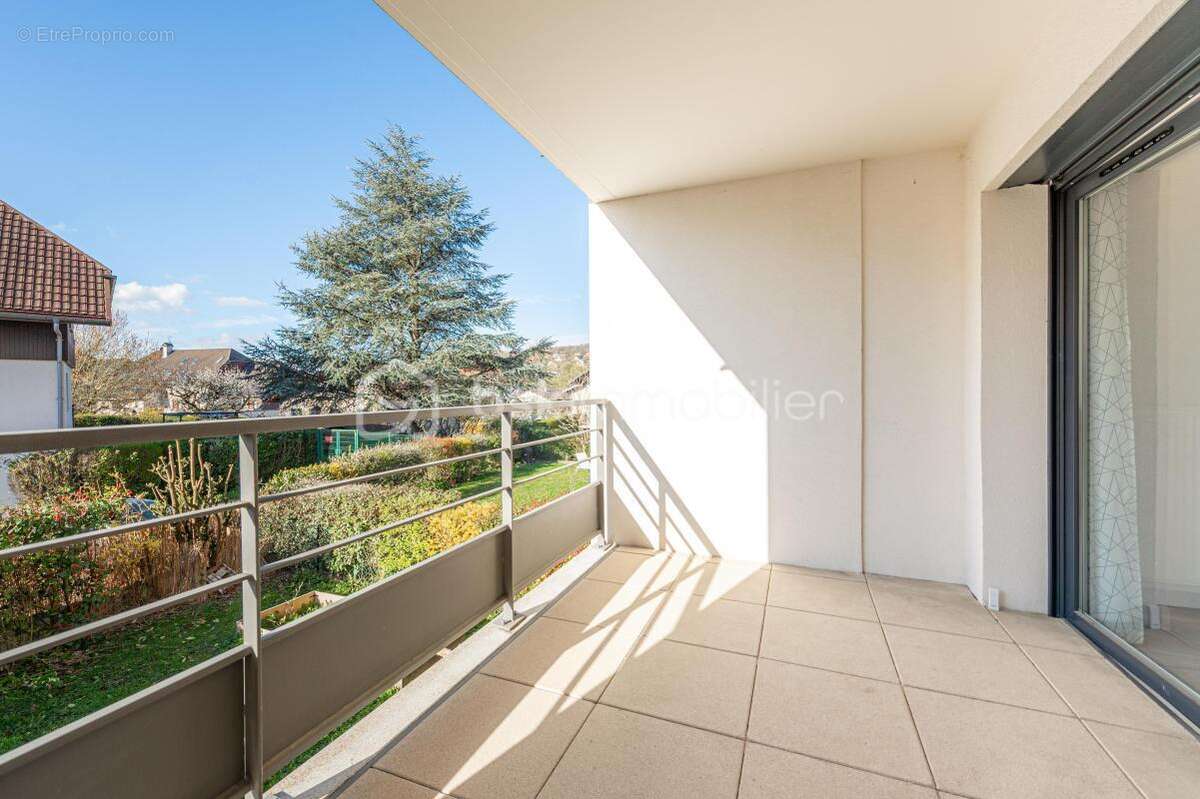 Appartement à POISY