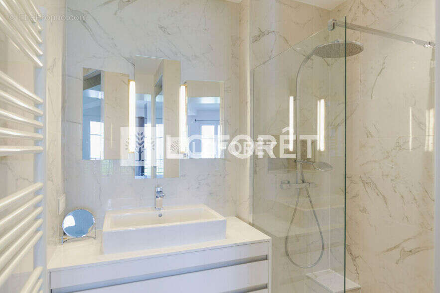 Dernier etage - calme - lumineux - refait a neuf - photo 11