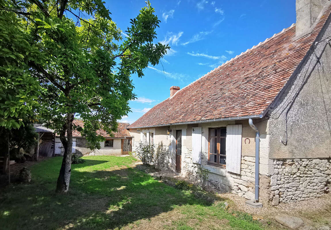 Maison à YZEURES-SUR-CREUSE