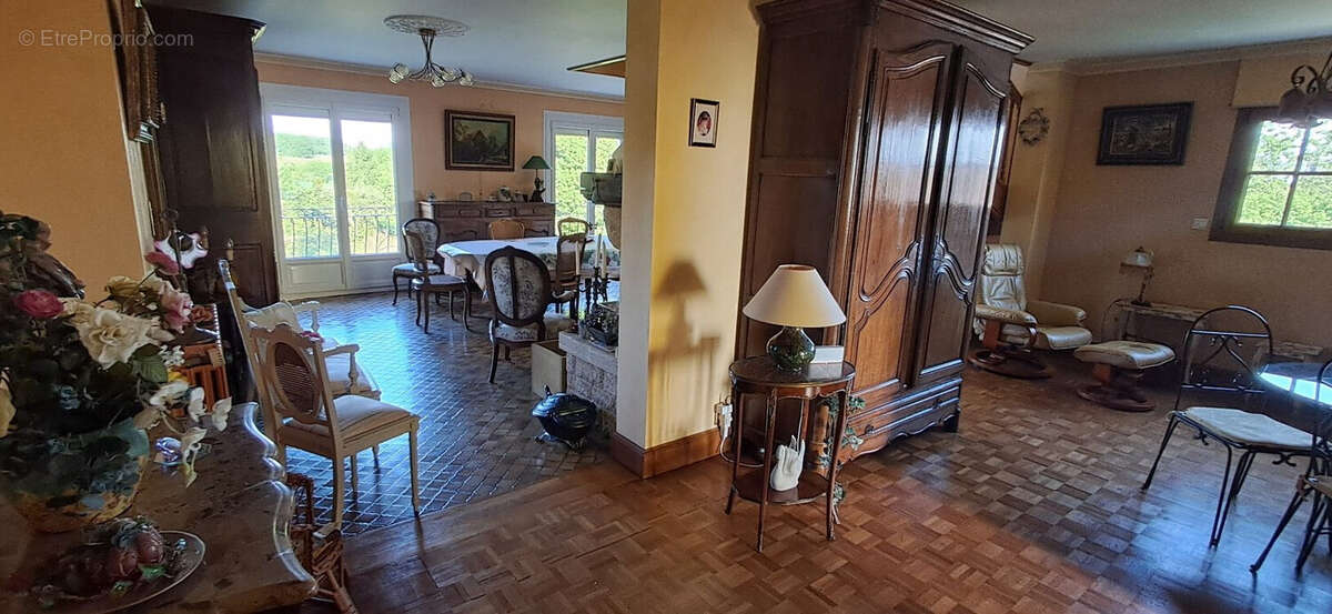 Maison à VIVIER-AU-COURT