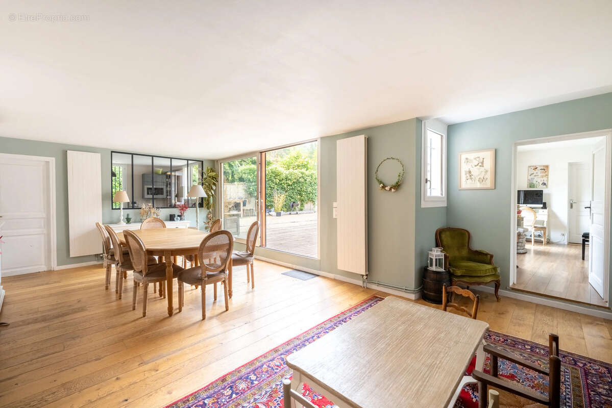 a8b84c70-1a98-40b8-8f40-5ecdb1c470ca - Maison à RAMBOUILLET