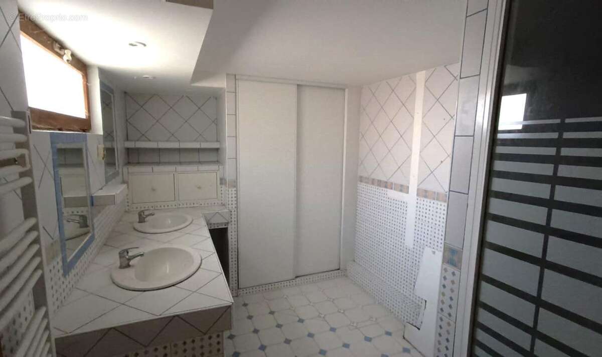 Maison à VAUX-LE-PENIL