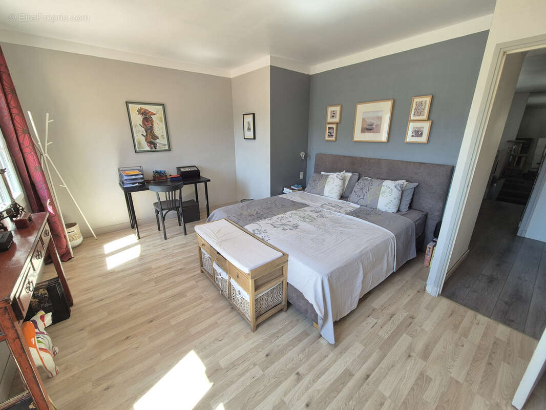 Maison à LE REVEST-LES-EAUX