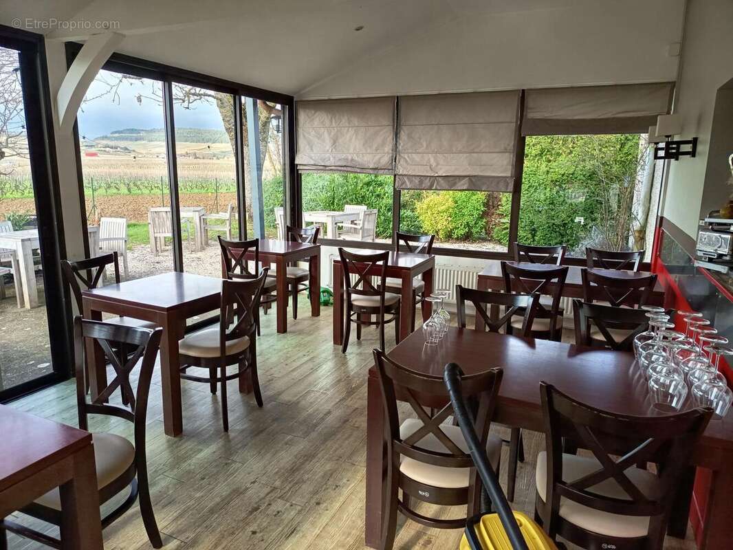 Photo 2 - Commerce à VOLNAY