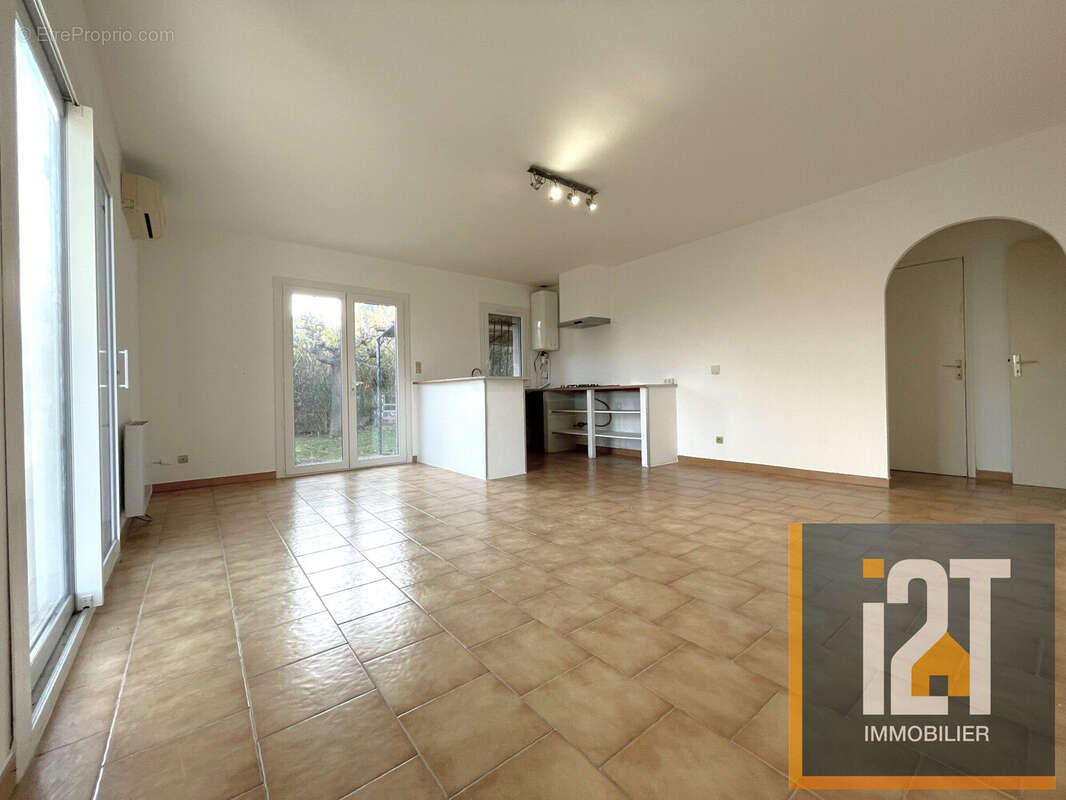 Maison à BELLEGARDE