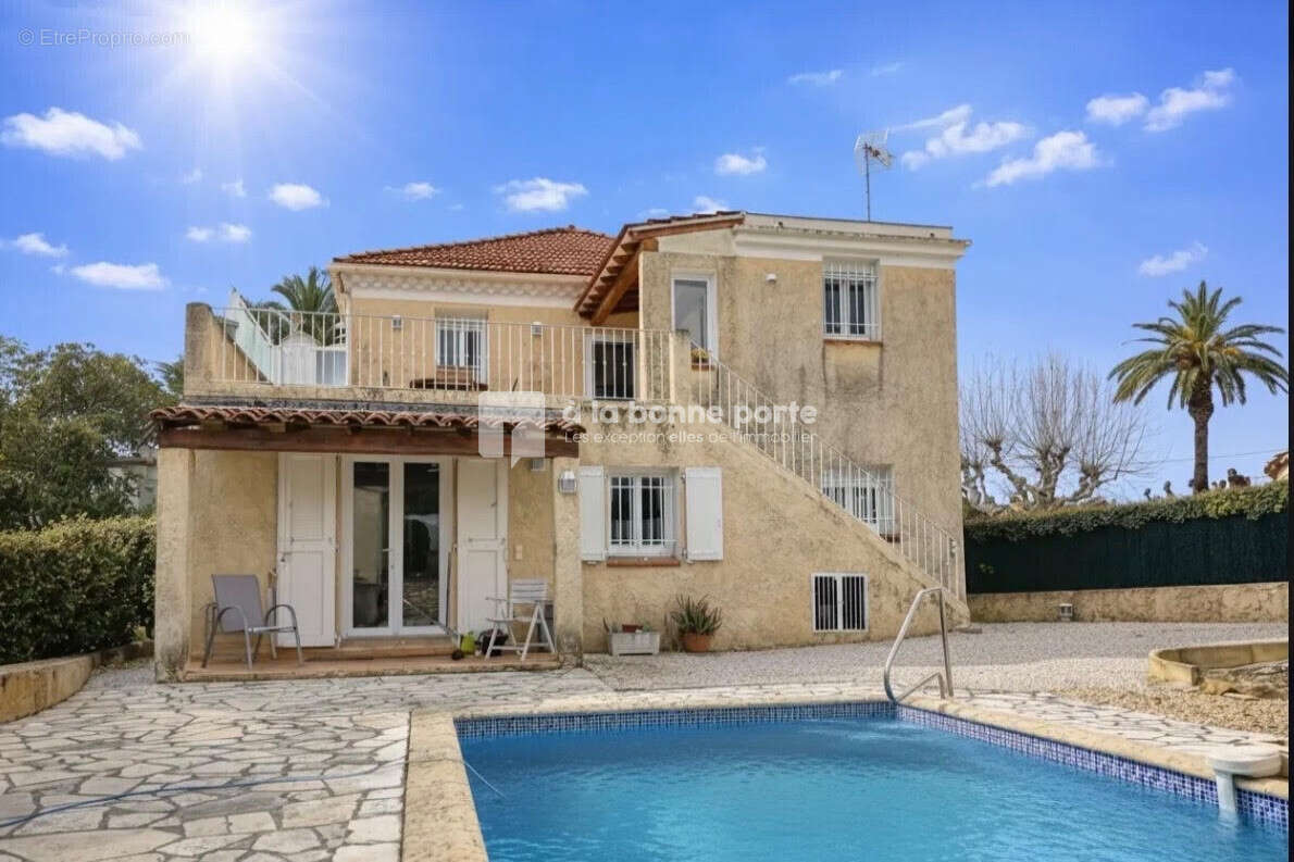 Maison à SAINT-CYR-SUR-MER