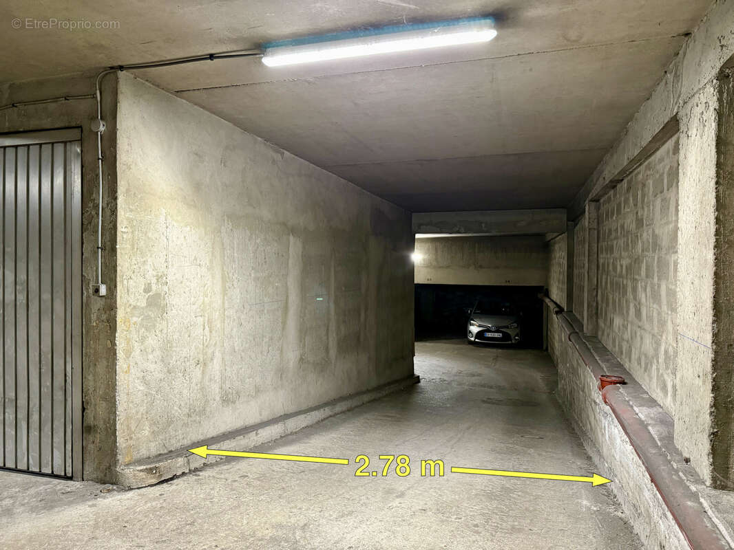 Parking à PARIS-12E