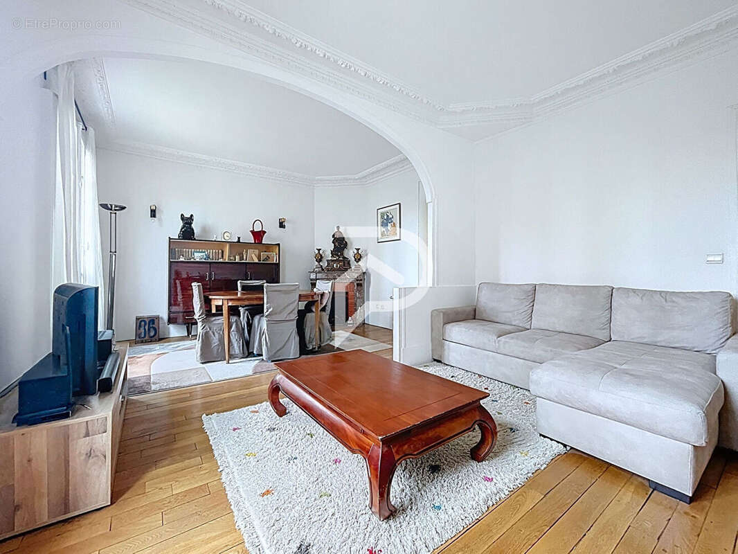 Appartement à COURBEVOIE