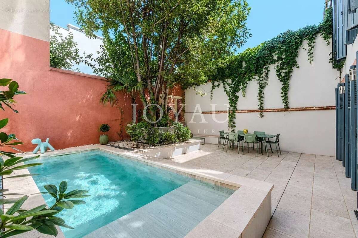 Hôtel particulier avec jardin, piscine chauffée et garage - Grand Rond / Jardin des plantes - photo 2