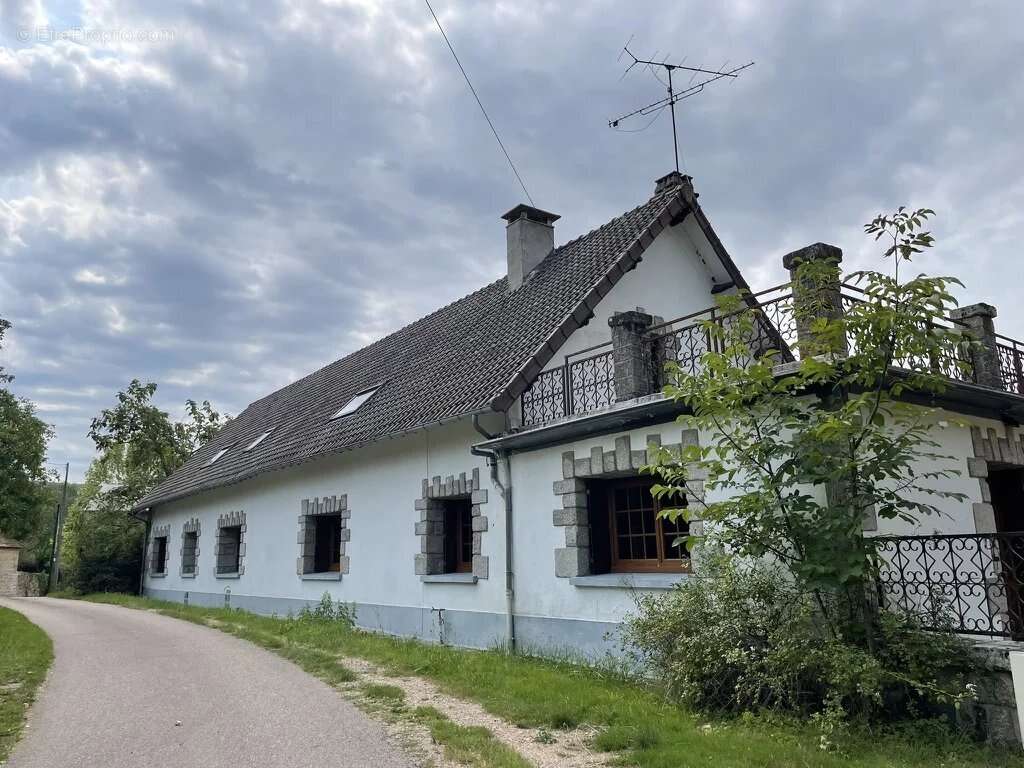 Maison à SAINT-MARTIN-DU-PUY