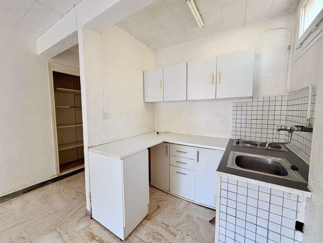 Grand studio avec balcon, cave et stationnement - photo 4