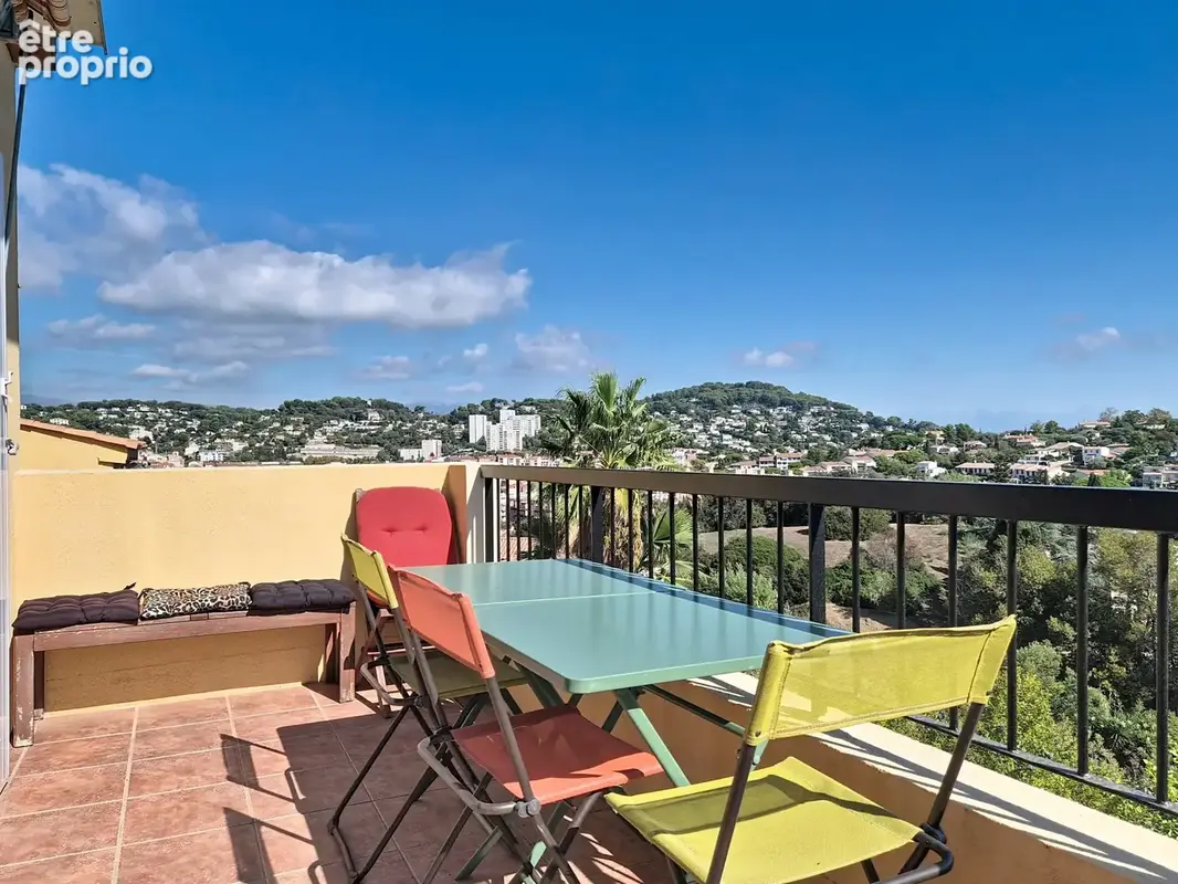 Super-cannes / vallauris 2/3 pieces piscine  vue mer et montagne dernier etage - photo 2