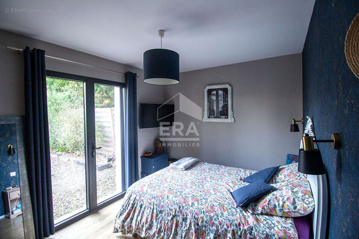 À vendre - Maison contemporaine de plain-pied avec piscine - 152 m² - Saint-Sauveur-d'Aunis - photo 8