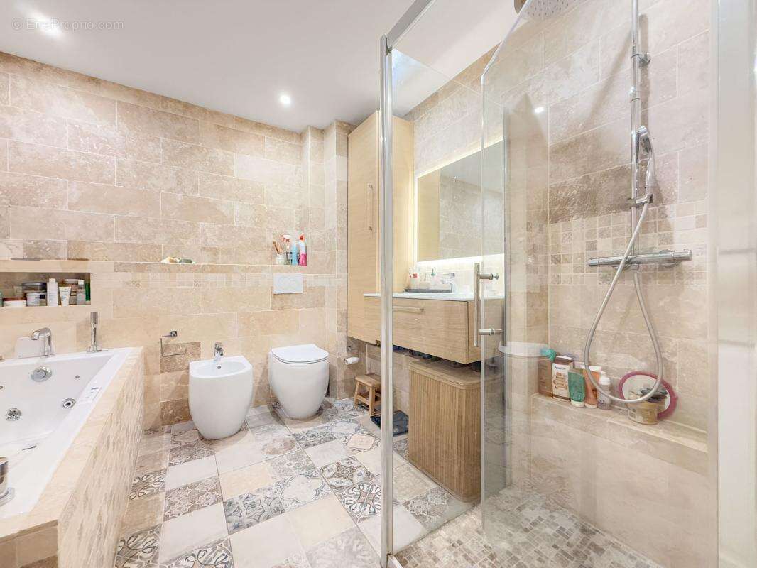 Appartement à FALICON