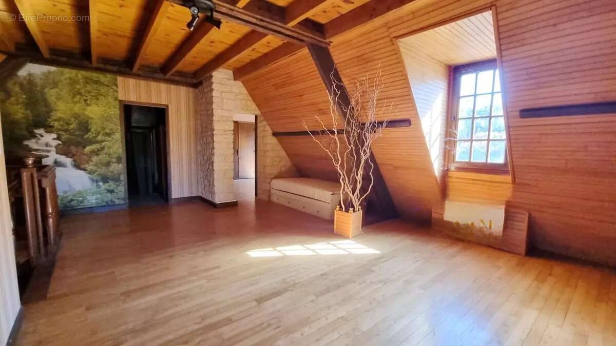 Maison à MILHAC-D'AUBEROCHE