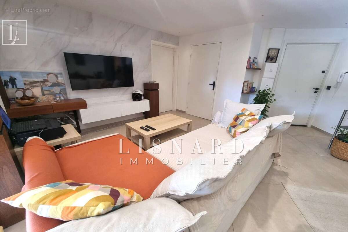 Appartement à VALLAURIS