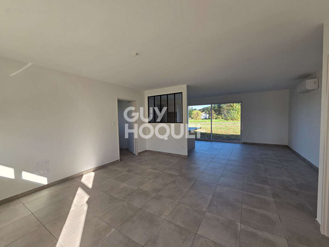 Maison à SAINTE-COLOMBE-EN-BRUILHOIS