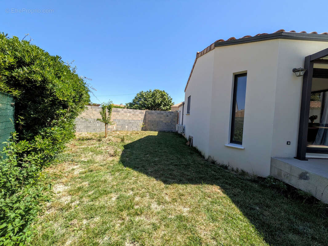 Maison à CAMARET-SUR-AIGUES