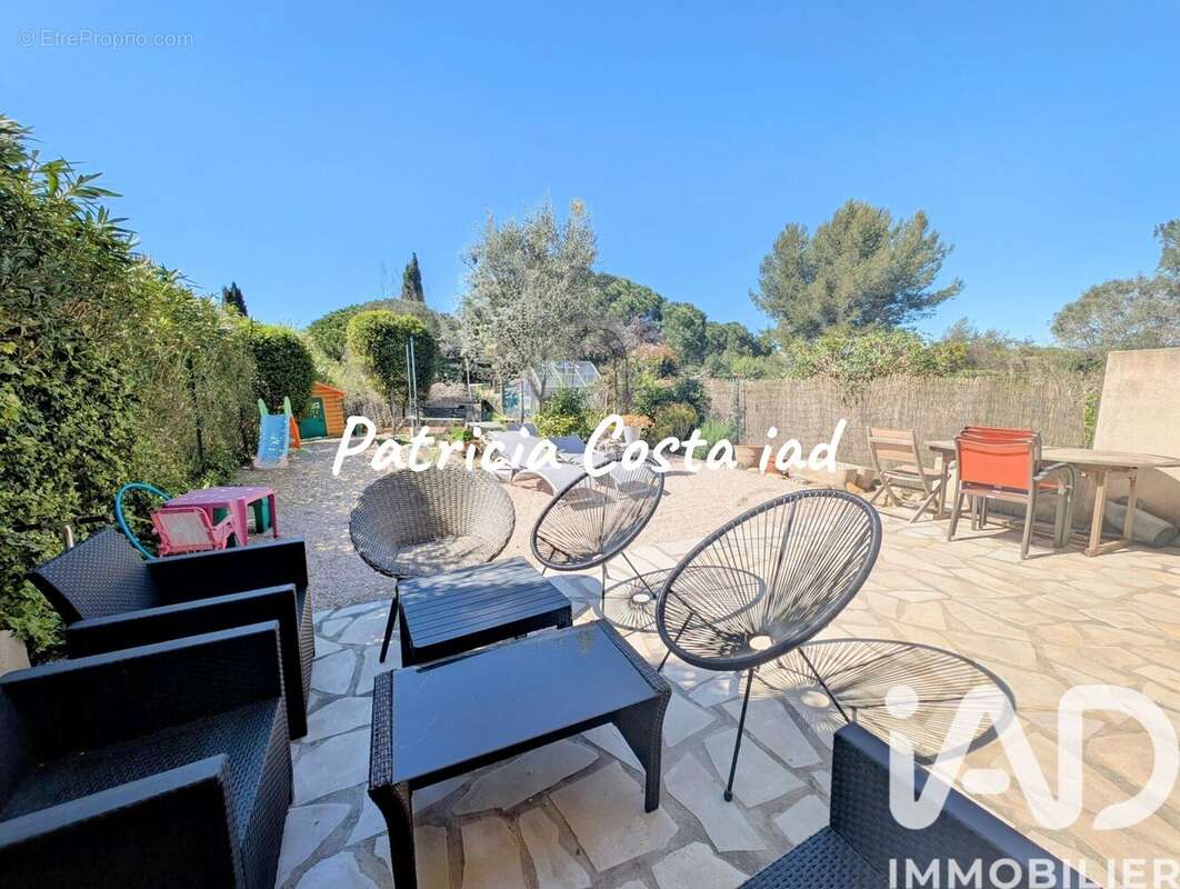 Photo 2 - Maison à ROQUEBRUNE-SUR-ARGENS