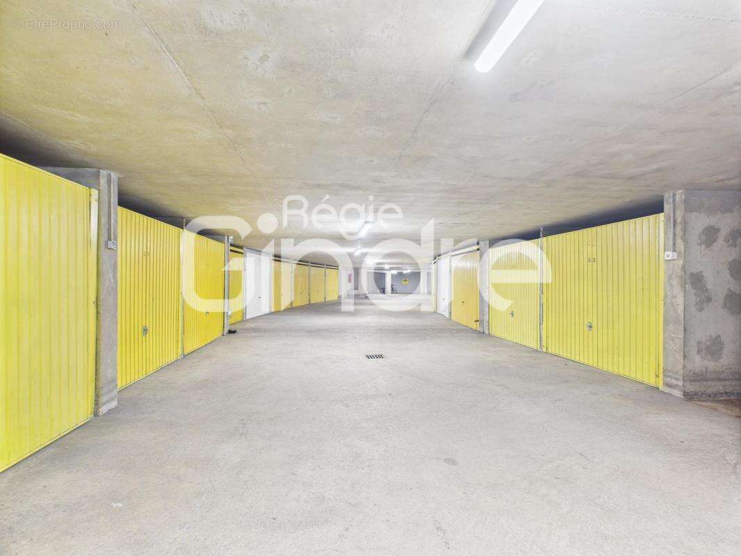 Parking à LYON-4E