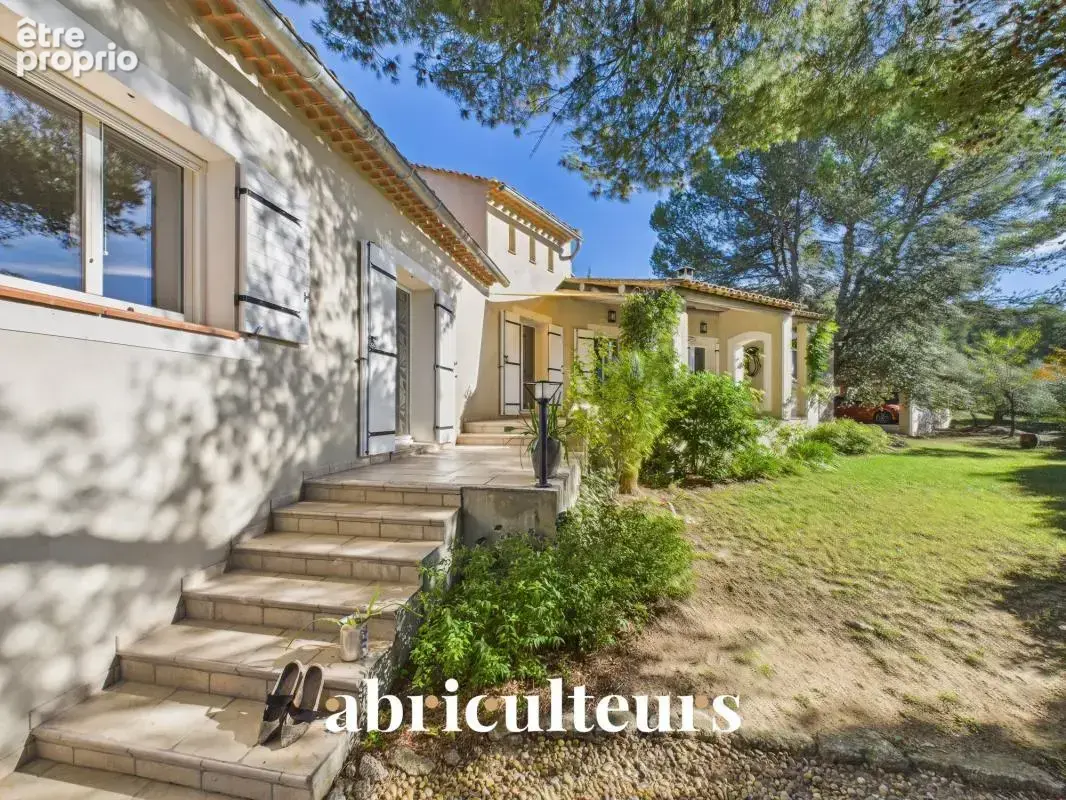 Villa rénovée de 155 m² en vente au pied du Luberon à Cheval-Blanc (84460) - photo 3