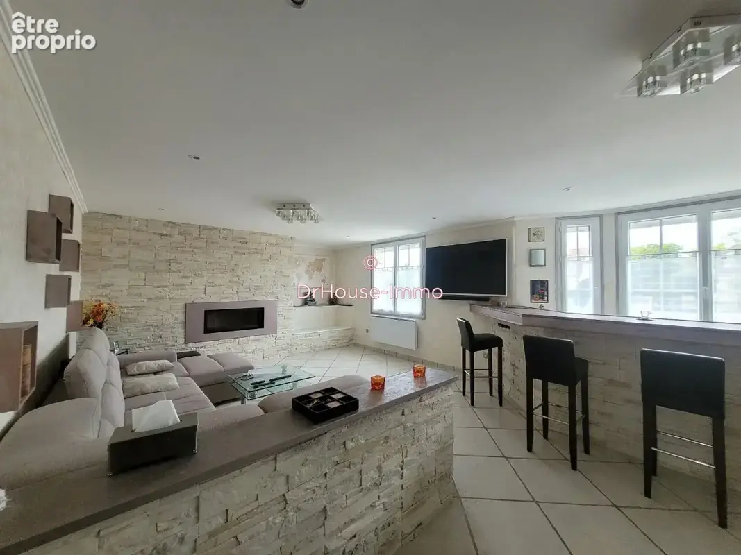 Maison 10 pièces 244 m² à vendre à Courlon-Sur-Yonne (89140) - photo 2