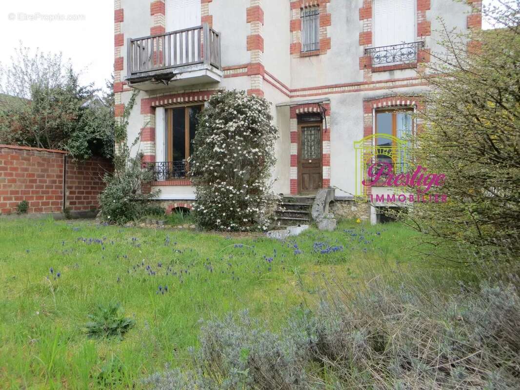 Maison à LE MESNIL-LE-ROI