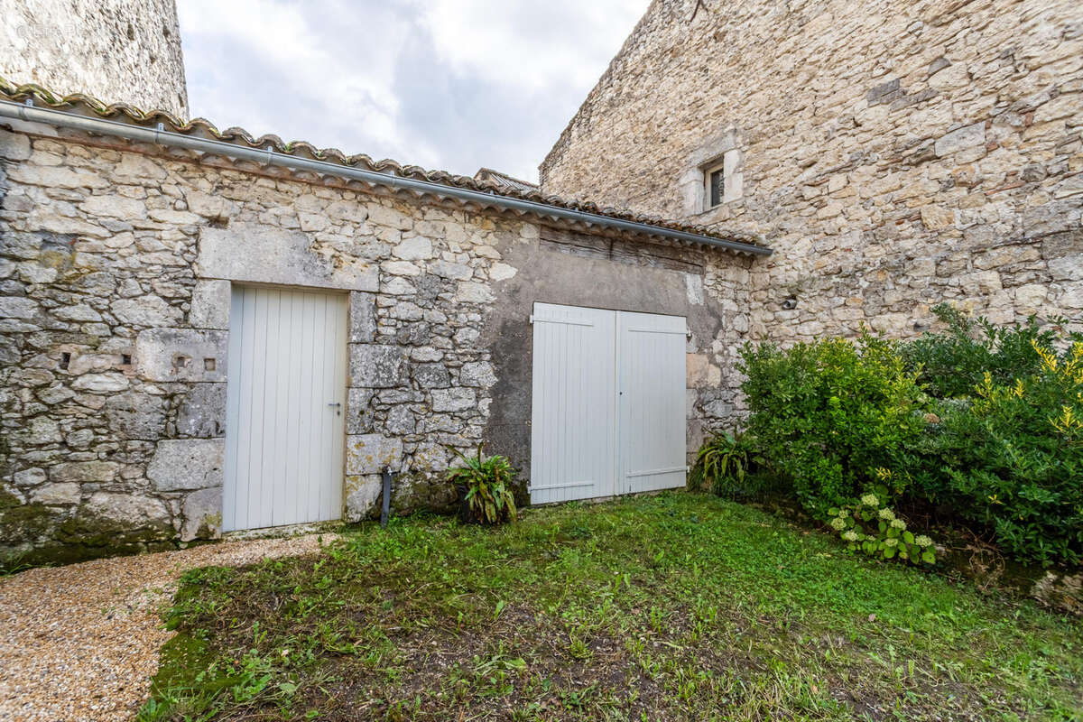Maison de village avec jardin et garage - photo 5