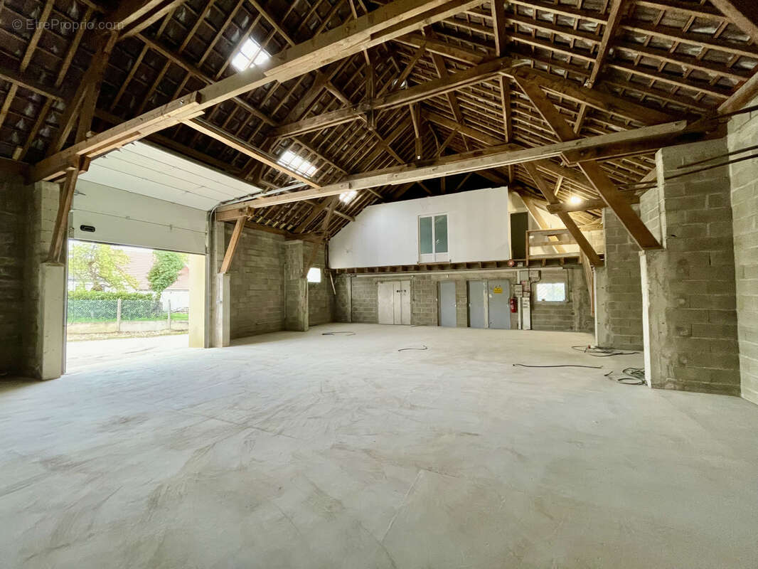 Commerce à MONETEAU