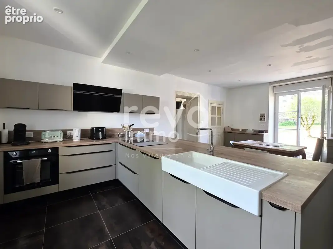 Saint-julien-de-vouvantes (44670)  ancien presbytère en pierres  191 m²  terrain 4 008 m² - photo 6