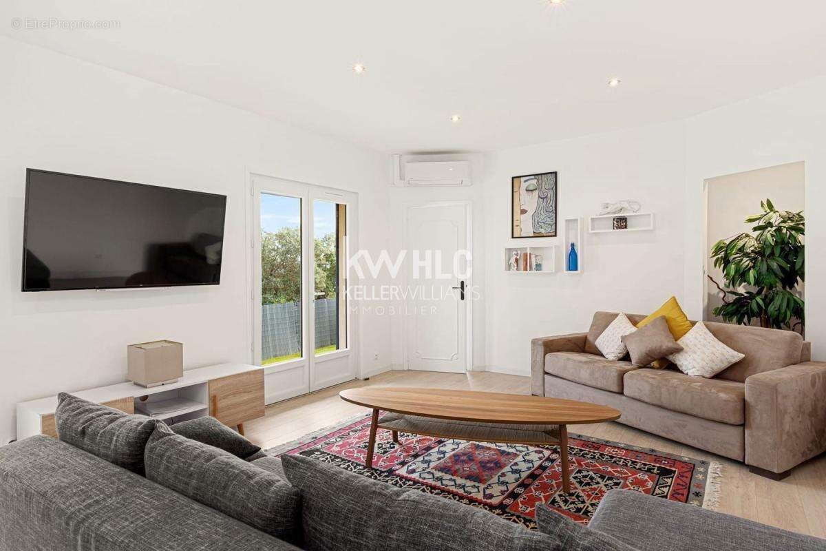 Maison à SAINT-LAURENT-DU-VAR