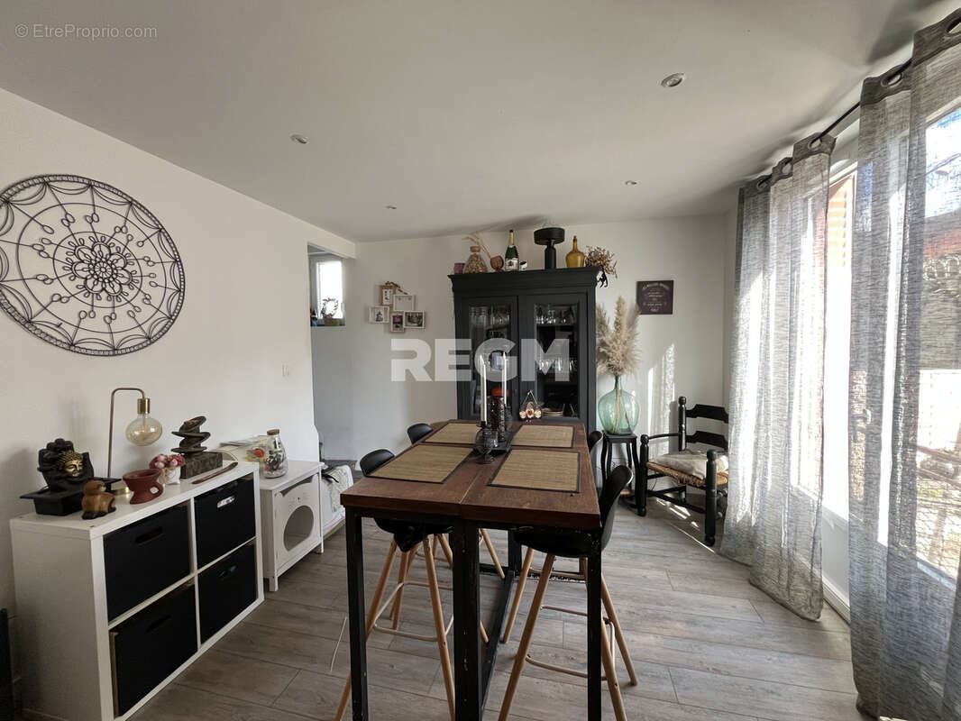 Maison à URY